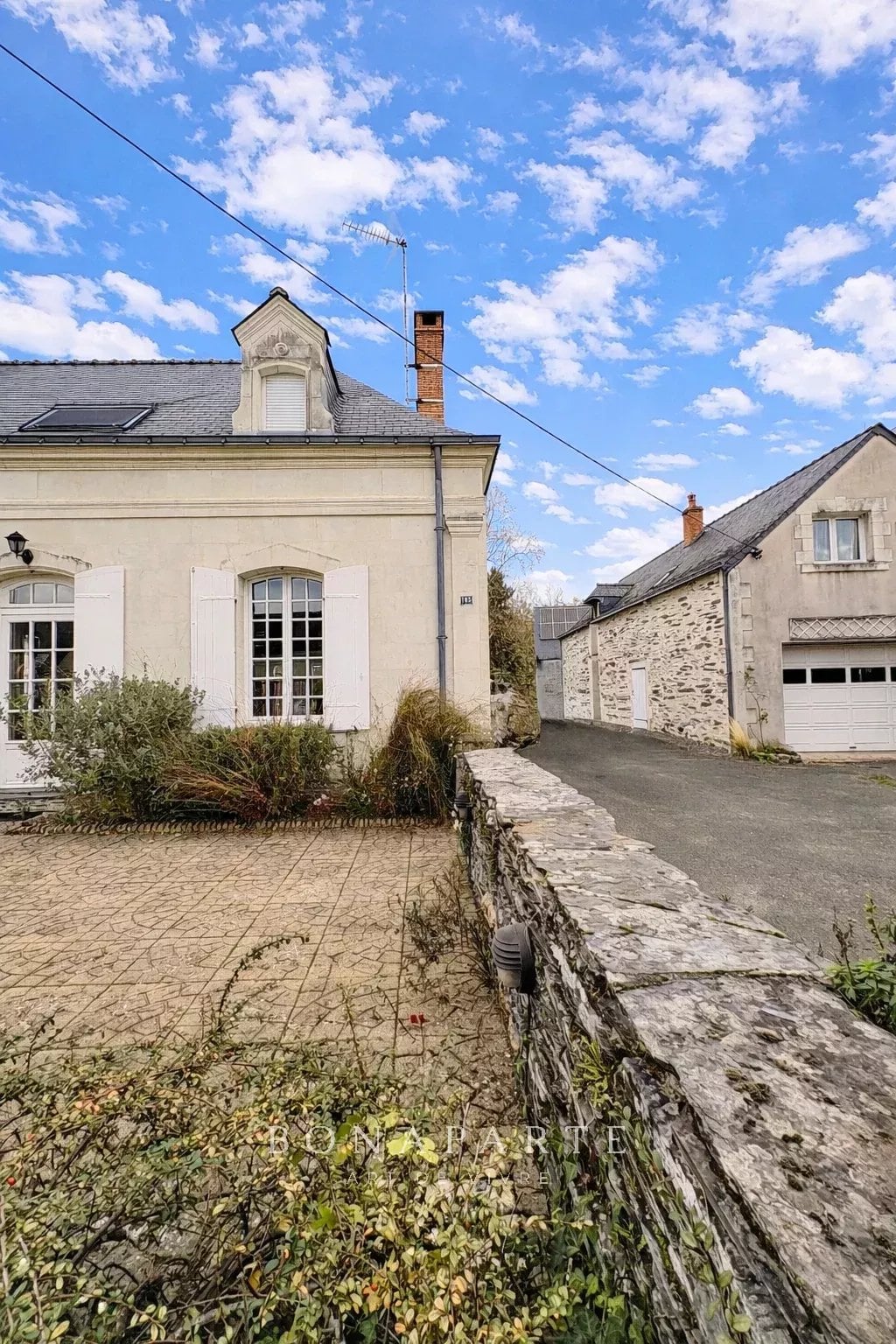 CORNÉ – MAISON DE MAÎTRE AUTHENTIQUE – LA DOUCEUR D’UN ART DE VIVRE